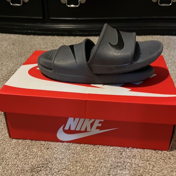 Nike grey slides - Picture 3 of 3